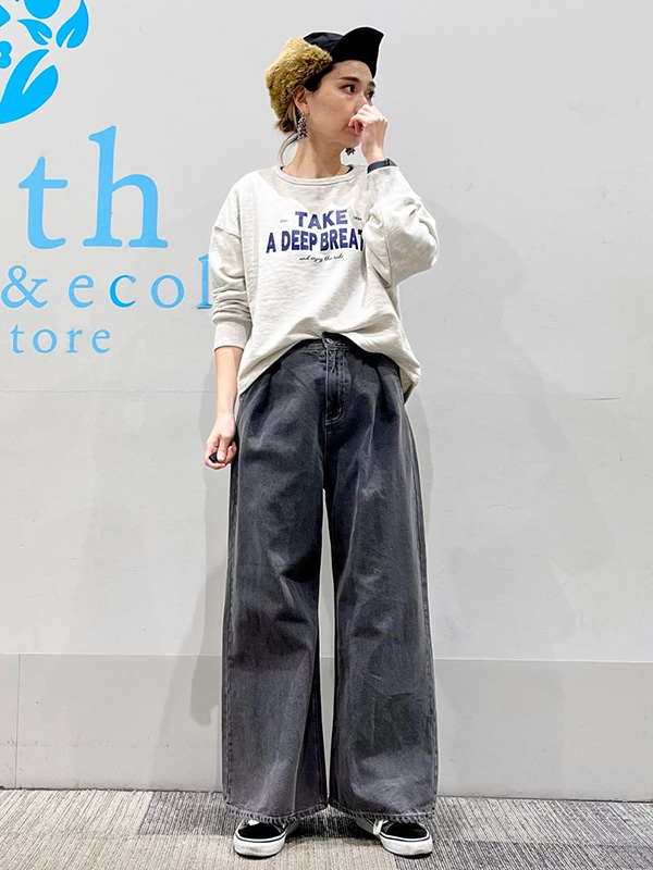 スウェット×デニムの王道カジュアルはシルエットや着こなしで差をつける | スウェット コーデ