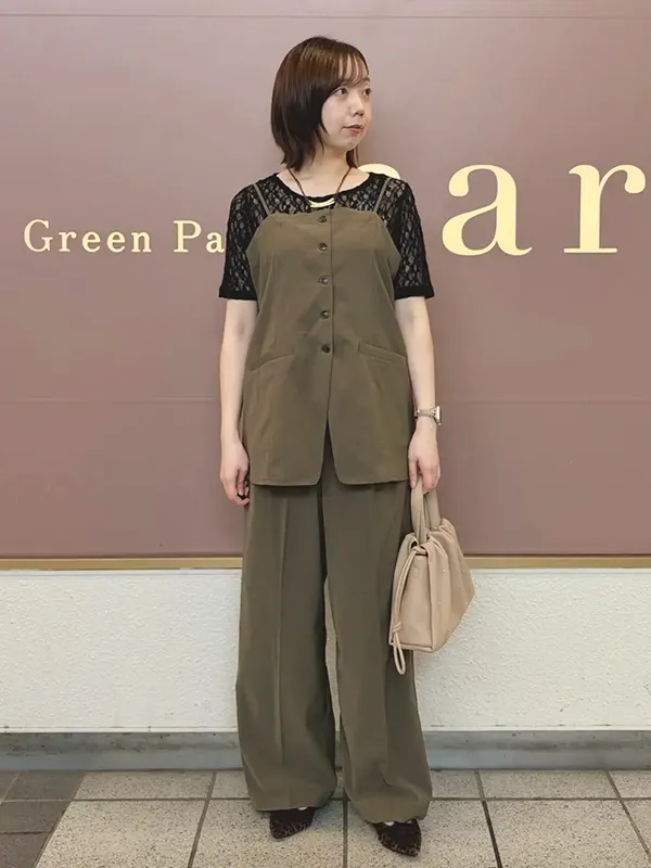 レーストップスのレイヤードで魅せるモードなセットアップスタイル |気温23度の服装はコレ!最高/最低23度別の正解コーデ【2026年最新】|ストライプクラブ