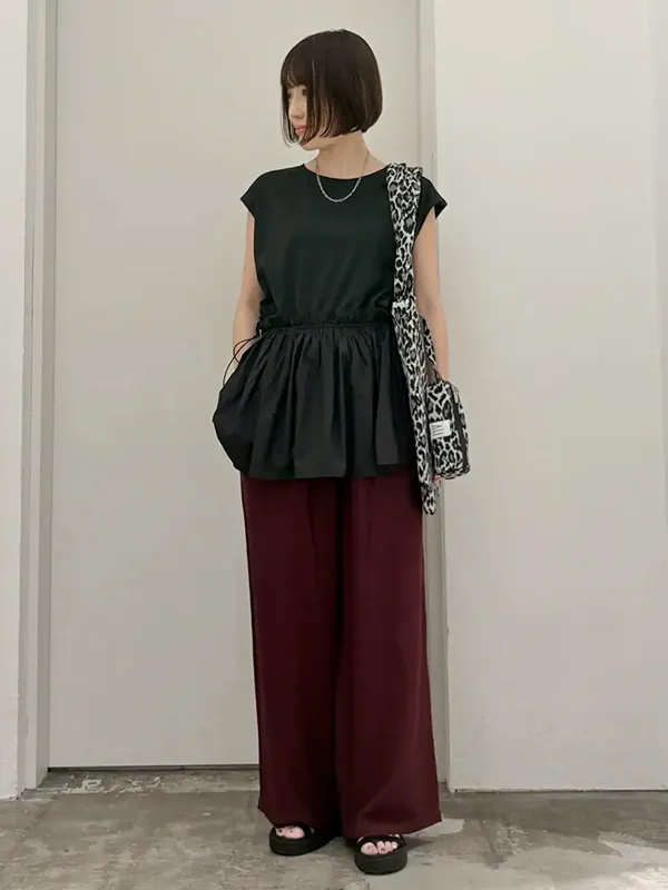 シックな秋色カラーでつくる快適マルチ機能アイテムコーデ |気温23度の服装はコレ!最高/最低23度別の正解コーデ【2026年最新】|ストライプクラブ