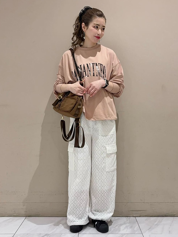 接触冷感カットソーとゆとりあるレースパンツで心地良さを追求 | 26度服装