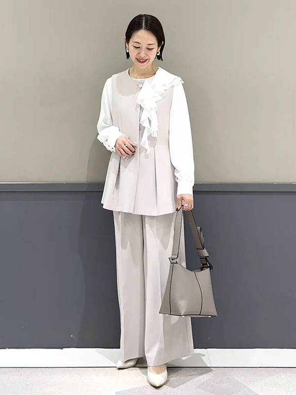 差のつくセレモニースタイルが完成するペプラムジレのセットアップ | レディースコーデ 服装