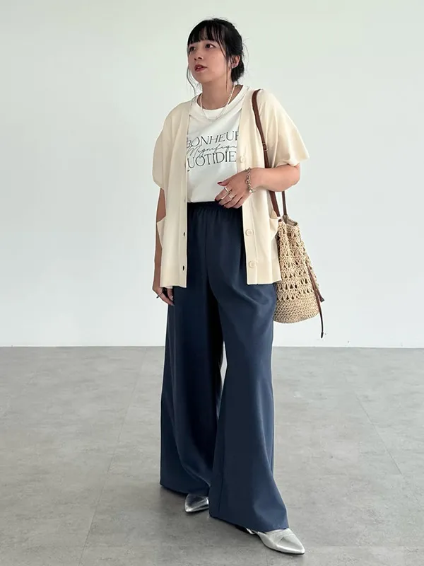 縦長ラインを強調する落ち感ワイドパンツのIラインシルエットコーデ | ワイドパンツコーデ完全ガイド|失敗しない着こなし術【2025年最新】